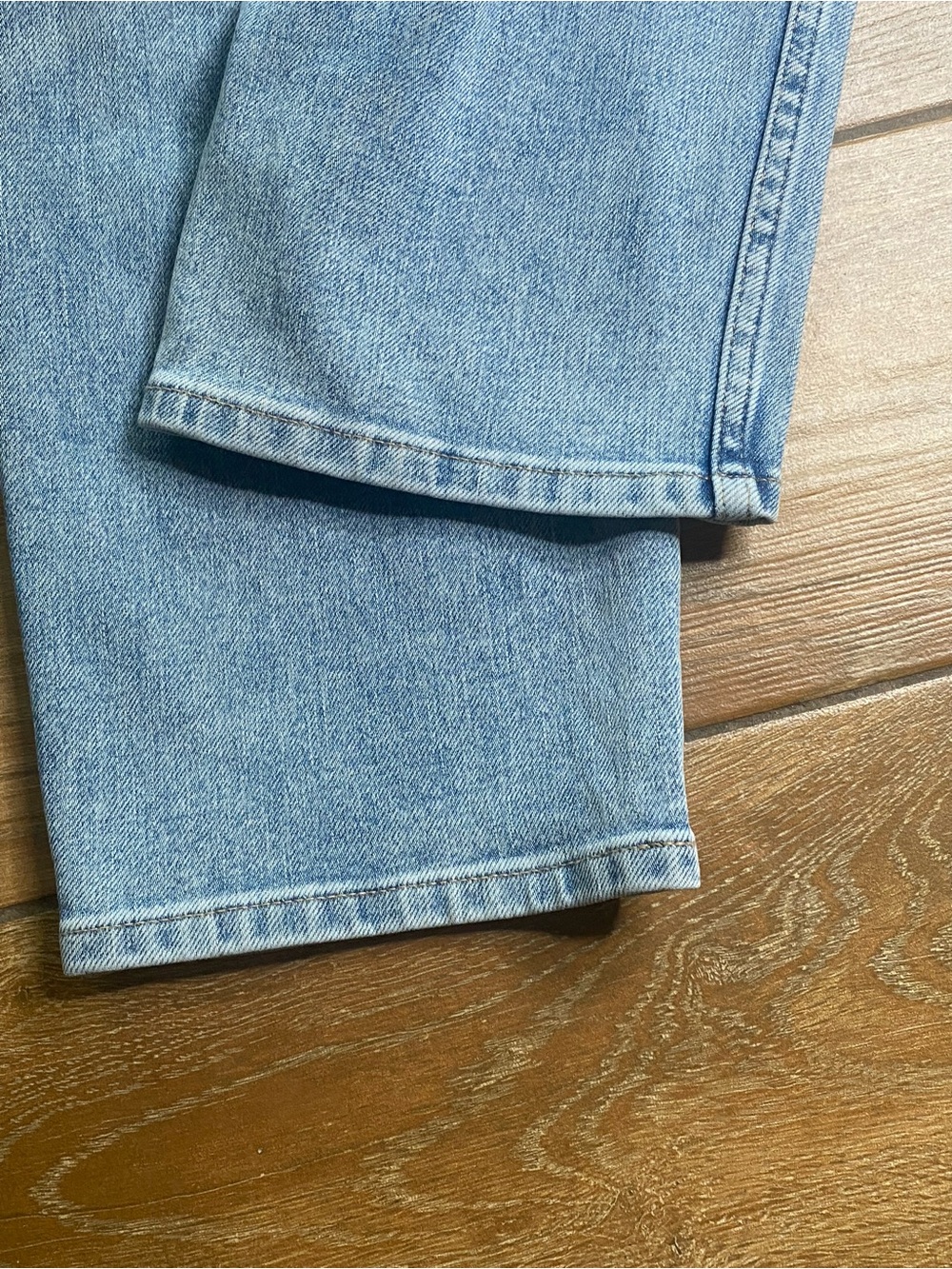White House Black Market 8 Distressed Crop Jeans - Picture 10 of 11